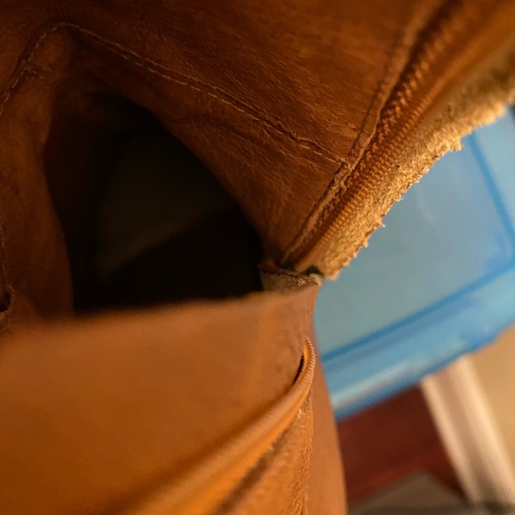 Beautiful Leather UGGS - Picture 12 of 12